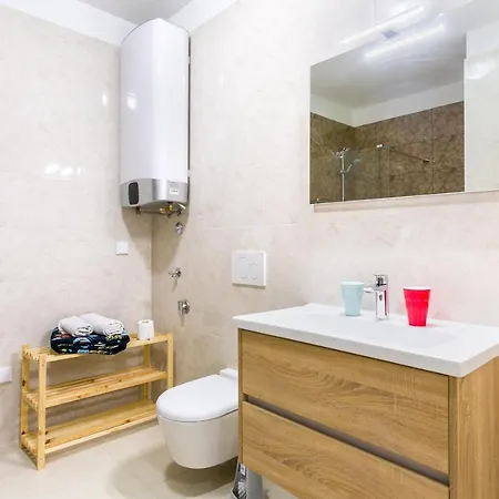 Nevia Apartment *