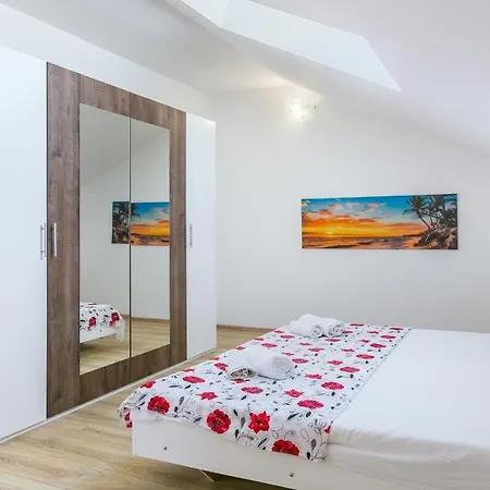 Nevia Apartment