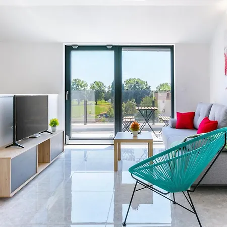 Nevia Apartment