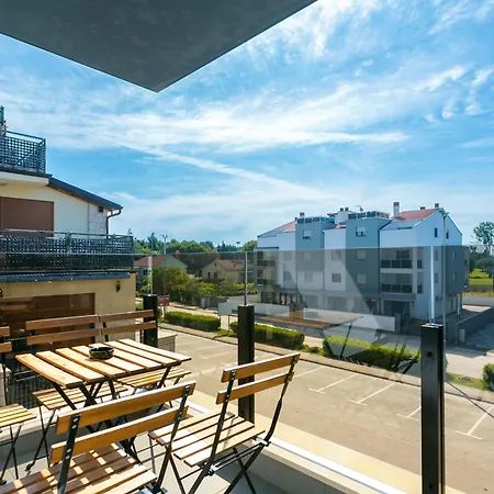 Nevia Apartment *